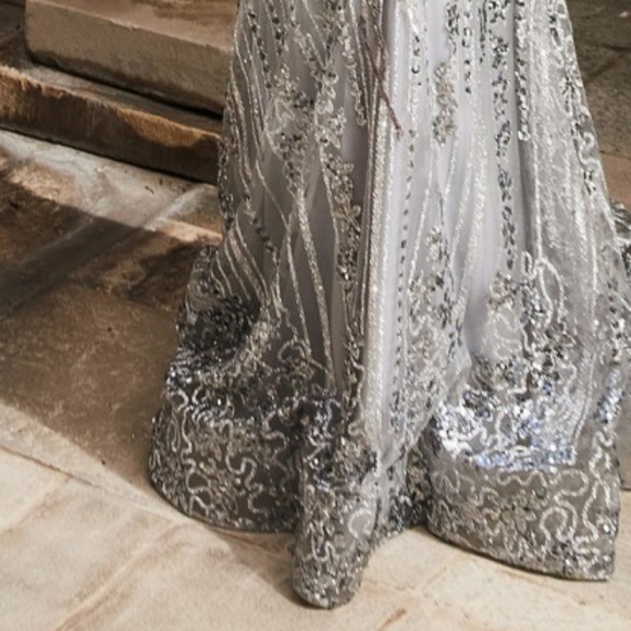 Formal dress - Picture 5 of 10